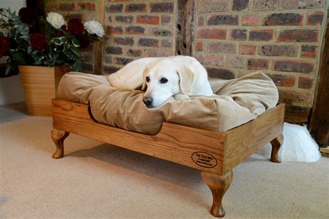 custom dog bed designs.